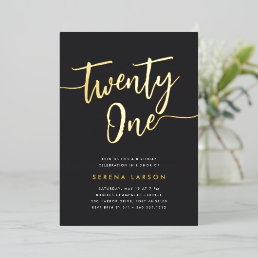 Golden Script 21st Birthday Party Folie Uitnodiging (Staand Voorkant)