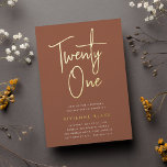 Golden Script 21st Birthday Party Folie Uitnodiging<br><div class="desc">Viel haar mijlpaalverjaardag met deze 21e verjaardag uitnodigingen van de chic-partij met "eenentwintig" in het moderne,  met de hand geschetste script in de folie van goud. Pas je objecten aan met je partijgegevens hieronder. Een onvergetelijke,  luxe keuze voor geweldige 21ste verjaardagsfeestjes.</div>