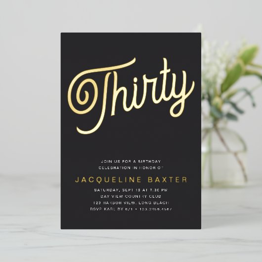 Golden Script 30th Birthday Party Folie Uitnodiging (Staand Voorkant)