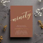 Golden Script 90th Birthday Party Folie Uitnodiging<br><div class="desc">Viel haar mijlpaalverjaardag met deze 90ste verjaardag uitnodigingen van deze kerkpartij met "negentig" in de moderne folie handgeschetste scriptletters. Pas je objecten aan met je partijgegevens hieronder. Een onvergetelijke,  luxe keuze voor geweldige vieringen van de 90ste verjaardag.</div>