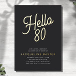 Golden Script Hallo 80 80th Birthday Party Folie Uitnodiging<br><div class="desc">Krijg de viering van een leven begonnen met dit verfijnde en luxe manuscript hallo de uitnodiging van het 80ste verjaardagsfeest. Met een prachtige gouden folie op een zwarte achtergrond, brengt deze uitnodiging een lucht van kou en elegantie naar deze speciale mijlpaal. Zet de perfecte toon en laat je geliefde zich...</div>