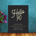 Golden Script Hallo 90 90th Birthday Party Folie Uitnodiging<br><div class="desc">Laat de festiviteiten beginnen met dit stijlvolle en chic Golden Script Hallo 90 90th Birthday Party Folie Invitation! Dit glamoureuze ontwerp kenmerkt een elegante gouden manuscriptdoopvont boven een zwarte achtergrond, die tot een oogstingwekkende uitnodiging leidt die zeker is om een verklaring bij uw speciale gebeurtenis te maken. Haal het feest...</div>