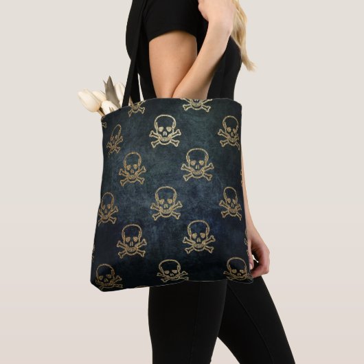 Golden Skulls Gothic Pattern Tote Bag (Dichtbij)