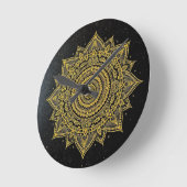 Golden Starburst Mandala on Black Ronde Klok (Hoek)