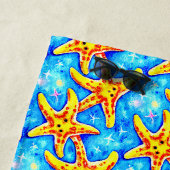 Golden Starfish op blauw Strandlaken (In situ)