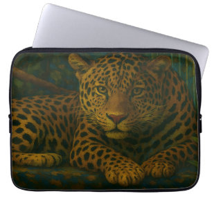 Golden Stillness - Rustende luipaard in gebladerte Laptop Sleeve