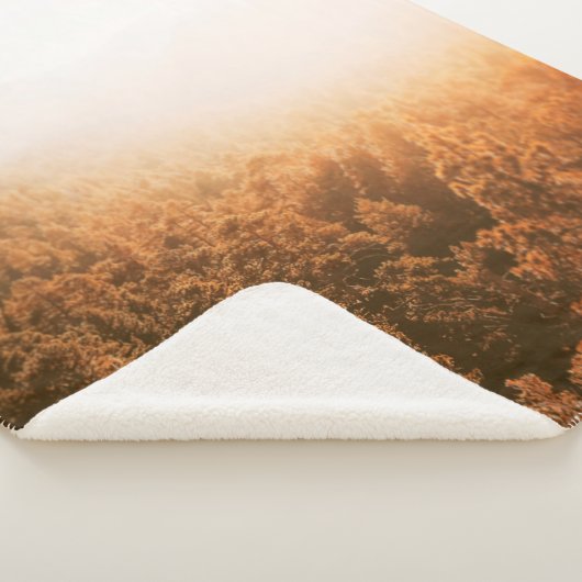 GOLDEN SUN OVER A FOREST SHERPA DEKEN (3/4)