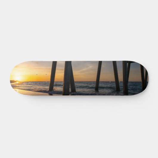 Golden Sunrise onder Pensacola Pier Skateboard (Horizontaal)