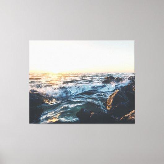 Golden Sunset Ocean Waves on Rocks Serene Seascape Canvas Afdruk (Voorkant)