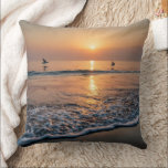 Golden Sunset Ocean Waves with Birds Kussen<br><div class="desc">Experience the calming beauty of a golden sunset over the ocean. This design captures the delicate foam of the waves hitting the shore and the peaceful silhouettes of birds flying under a warm, glowing sun.</div>