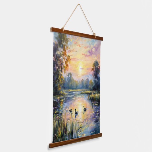 Golden Tranquility Sunset Pond Landschap met Eend Hangend Wandkleed (Gebogen)