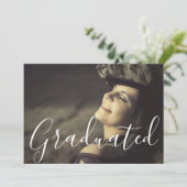 Golden Trendy Script Graduated Photo Afstuderen Kaart (Staand voorkant)