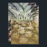Golden Tropical Pineapple Sweet 16 Party Kaart<br><div class="desc">Aanpassen voor elke gebeurtenis.</div>