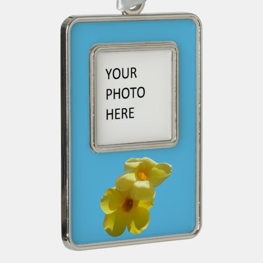 Golden Trumpet Flowers I Verzilverd Omlijst Ornament (Rechts)