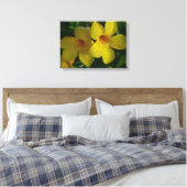 Golden Trumpet Flowers II Tropisch Canvas Afdruk (Insitu (Slaapkamer))