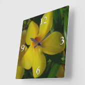 Golden Trumpet Flowers II Tropisch Vierkante Klok (Hoek)