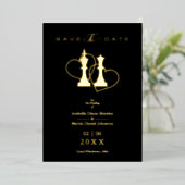 Golden Wedding Chess Pieces King & Queen Black Folie Uitnodiging (Staand Voorkant)