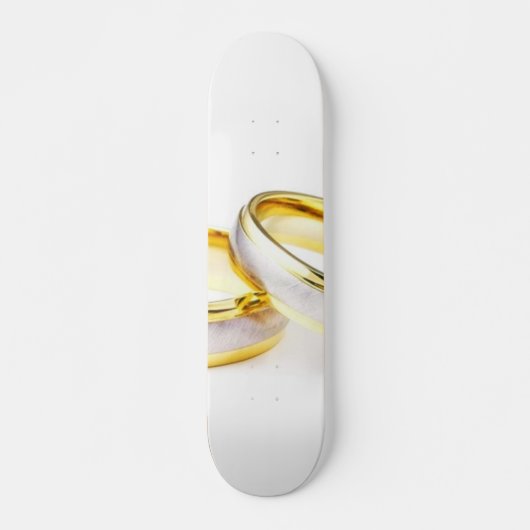 Golden Wedding Rings op witte achtergrond Skateboard (Voorkant)