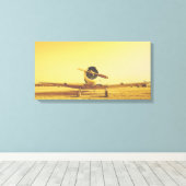 Golden Yellow Antiek Airplane Wingspan Canvas Afdruk (Insitu (Houten vloer))