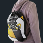 Golden Yellow, Black & White Volleyball Sport Trekkoord Rugzakje<br><div class="desc">🥇 EEN ORIGINEEL COPYRIGHT-ONTWERP VAN Donna Siegrist IS ALLEEN BESCHIKBAAR OP ZAZZLE! Volleyball Drawstring Backpack klaar voor u om zich te personaliseren. Deze vangsnaarrugzak is perfect om rond je essentie te lopen terwijl je van de ene plek naar de andere loopt... Dus maak je klaar, pak en ga. Gepersonaliseerd met...</div>