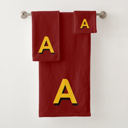 Golden Yellow Monogram on Maroon Bad Handdoek (Insitu)