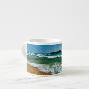 Golden zandstrand Chia, Sardinië Italië ruw zee Espresso Kop