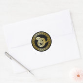 Golden Zodiac Snake op Black met Lijst Ronde Sticker (Envelop)