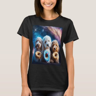 Goldendoedel in de ruimte met donuts en doodle boy t-shirt
