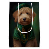 Goldendoedle Dog in St. Patrick's Day Dress Medium Cadeauzakje (Achterkant)