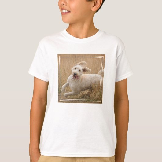 Goldendoedle loopt door Grass T-shirt (Voorkant)
