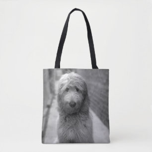 Goldendoedle Puppy in de achtertuin Tote Bag