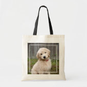 Goldendoedle Puppy Sits in Grass Tote Bag (Voorkant)