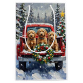 Goldendoodle Christmas Red Truck Holiday Medium Cadeauzakje (Voorkant)
