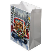 Goldendoodle Christmas Red Truck Holiday Medium Cadeauzakje (Achterkant Gekanteld)