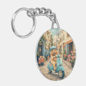 Goldendoodle Dog Riding Scooter European Streets Sleutelhanger (Voorkant Links)