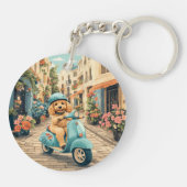 Goldendoodle Dog Riding Scooter European Streets Sleutelhanger (Achterkant)