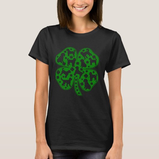 Goldendoodle Dog & Shamrock C Saint Patricks Day   T-shirt (Voorkant)