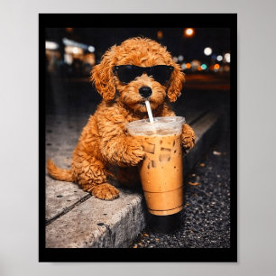 Goldendoodle drinkt ijskoude koffie grappig dier m poster