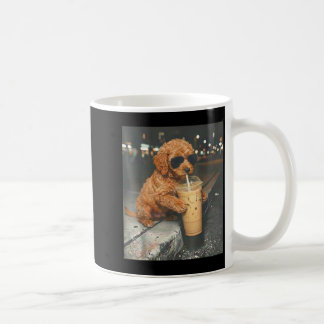 Goldendoodle drinkt ijskoude koffie grappige hond koffiemok