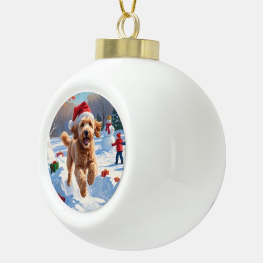 Goldendoodle Hardlopen in de sneeuw met kerst Pet Keramische Bal Ornament (Rechts)