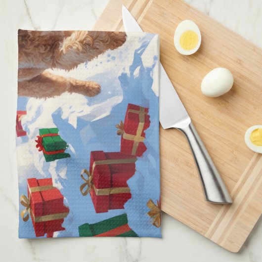 Goldendoodle Hardlopen in de sneeuw met kerst Pet Theedoek (Quarter Fold)