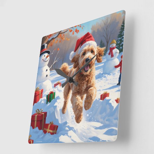 Goldendoodle Hardlopen in de sneeuw met kerst Pet Vierkante Klok (Hoek)