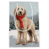 Goldendoodle Hond in Sneeuw Kerstmis Medium Cadeauzakje (Voorkant)