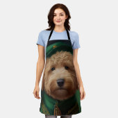 Goldendoodle hond in St. Patrick's Day jurk Schort (Gedragen)