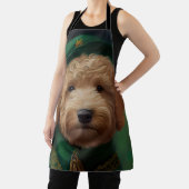 Goldendoodle hond in St. Patrick's Day jurk Schort (Insitu)