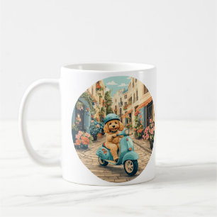 Goldendoodle-hond rijdt op scooter door Europese s Koffiemok