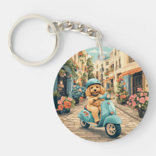 Goldendoodle-hond rijdt op scooter door Europese s Sleutelhanger