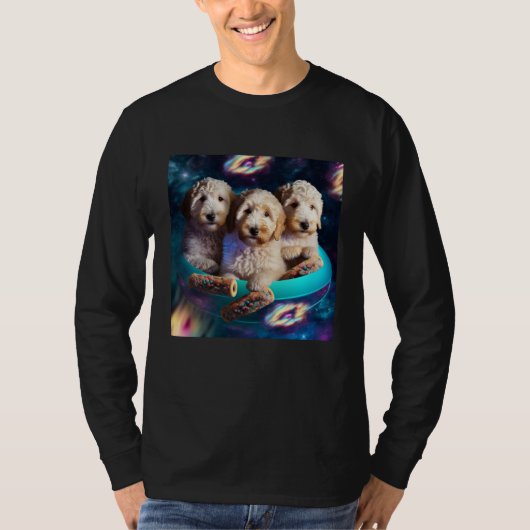 Goldendoodle in de ruimte met donuts Schattige Doo T-shirt (Voorkant)