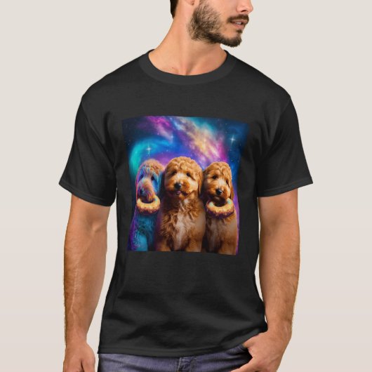 Goldendoodle in de ruimte met donuts Schattige Doo T-shirt (Voorkant)