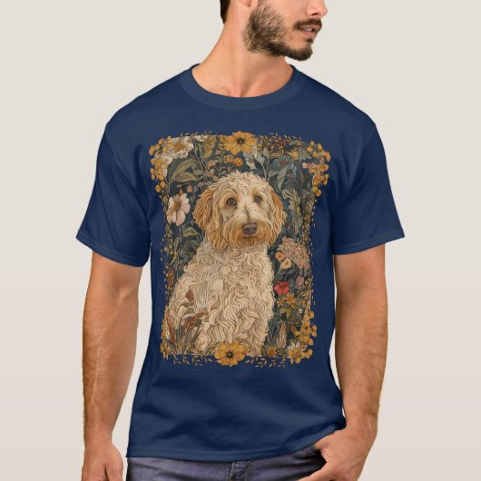 Goldendoodle in een  William Morris Garden T-shirt (Voorkant)